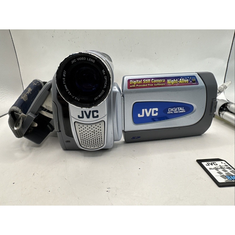 JVC GR-DVM90U 2.5-in LCD MiniDV Progressive Scan 200x Digital Zoom Camcorder - Picture 2 of 10
